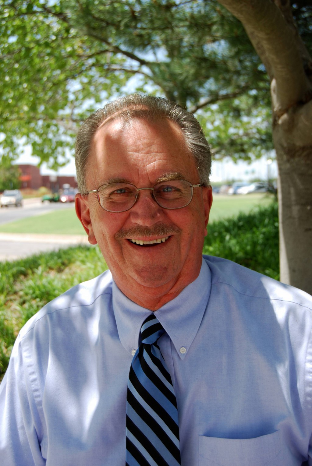 Profesor de OCCC DA A  ESTUDIANTES ESPERANZA  para su futuro financiero